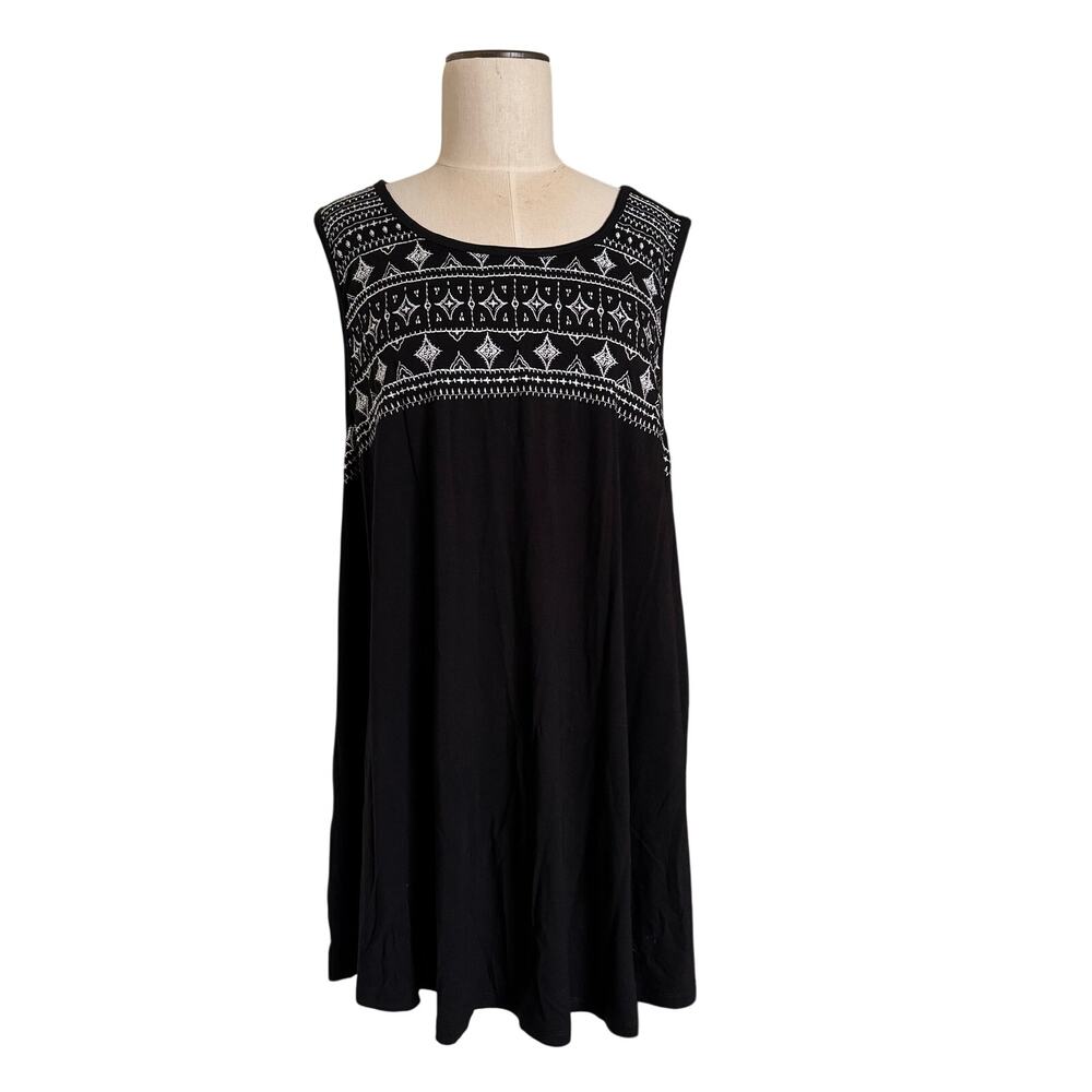 Torrid Plus Size 3 Womens 22/24 3X Black Embroidered Tank Top Super Soft Top